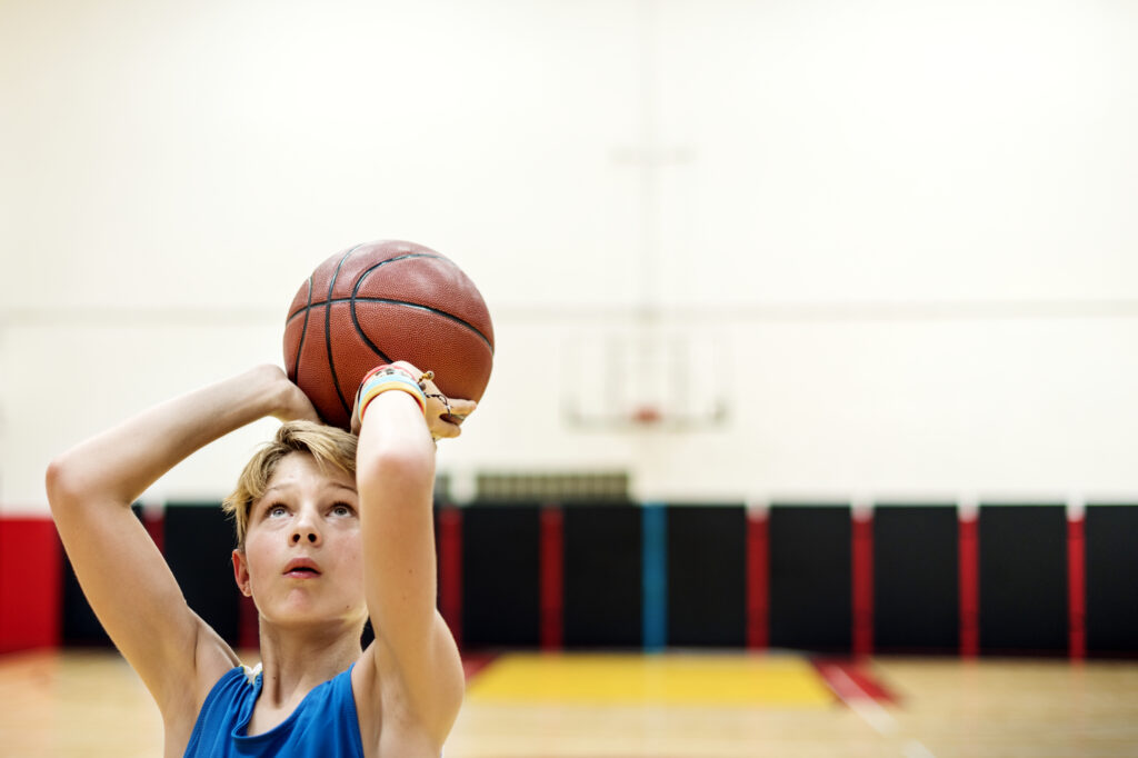 beneficios do basquete para criança